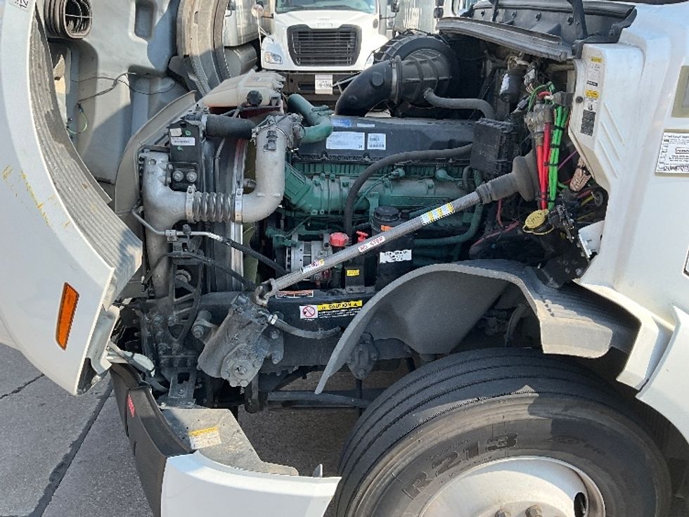 Sleeper Tractor-Heavy Duty Tractors-Volvo-2022-VNL64860-Homewood-AL-342,183\n\t\tmiles-$ 92,750 - Image 21