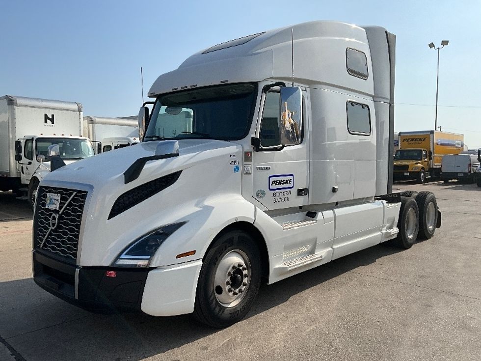 2022 Volvo Truck VNL photo 3