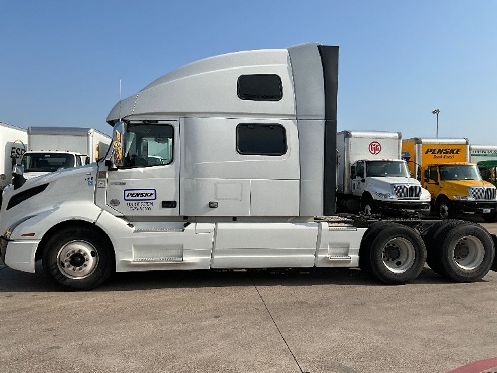 2022 Volvo Truck VNL photo 4