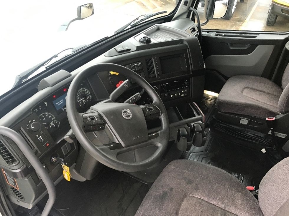 Sleeper Tractor-Heavy Duty Tractors-Volvo-2022-VNL64860-Houston-TX-533,036\n\t\tmiles-$ 79,500 - Image 10