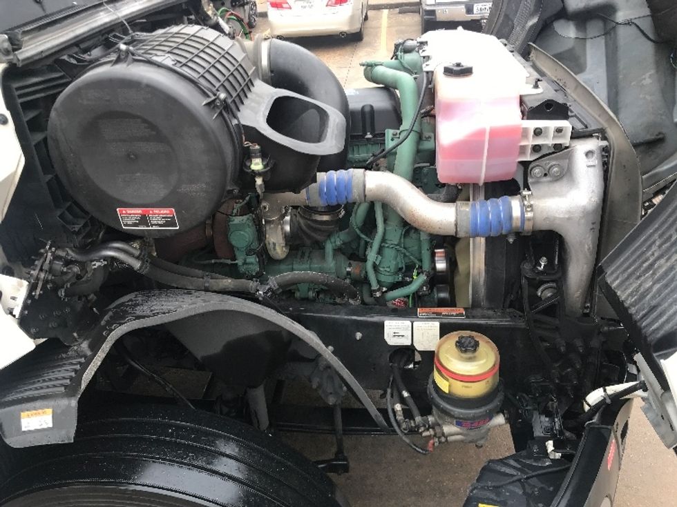 Sleeper Tractor-Heavy Duty Tractors-Volvo-2022-VNL64860-Houston-TX-533,036\n\t\tmiles-$ 79,500 - Image 20