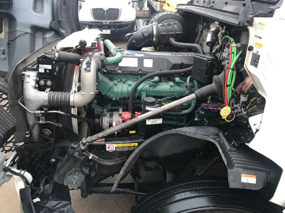 Sleeper Tractor-Heavy Duty Tractors-Volvo-2022-VNL64860-Houston-TX-533,036\n\t\tmiles-$ 79,500 - Image 21