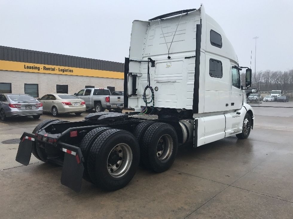 Sleeper Tractor-Heavy Duty Tractors-Volvo-2022-VNL64860-Houston-TX-533,036\n\t\tmiles-$ 79,500 - Image 7
