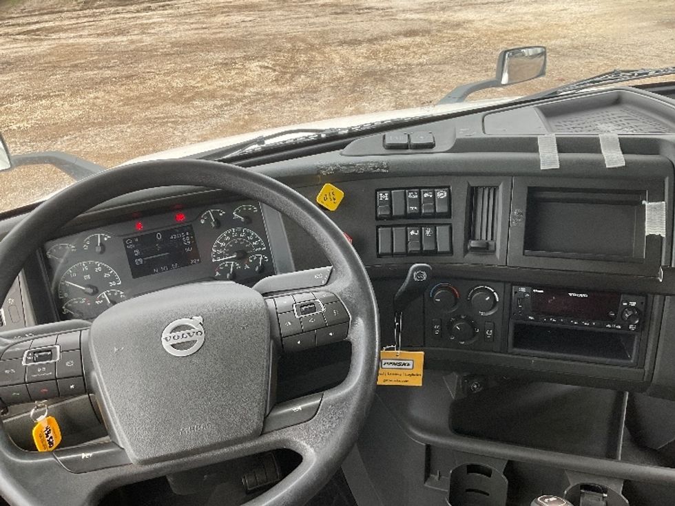 Sleeper Tractor-Heavy Duty Tractors-Volvo-2022-VNL64860-La Porte-IN-431,177\n\t\tmiles-$ 87,000 - Image 11
