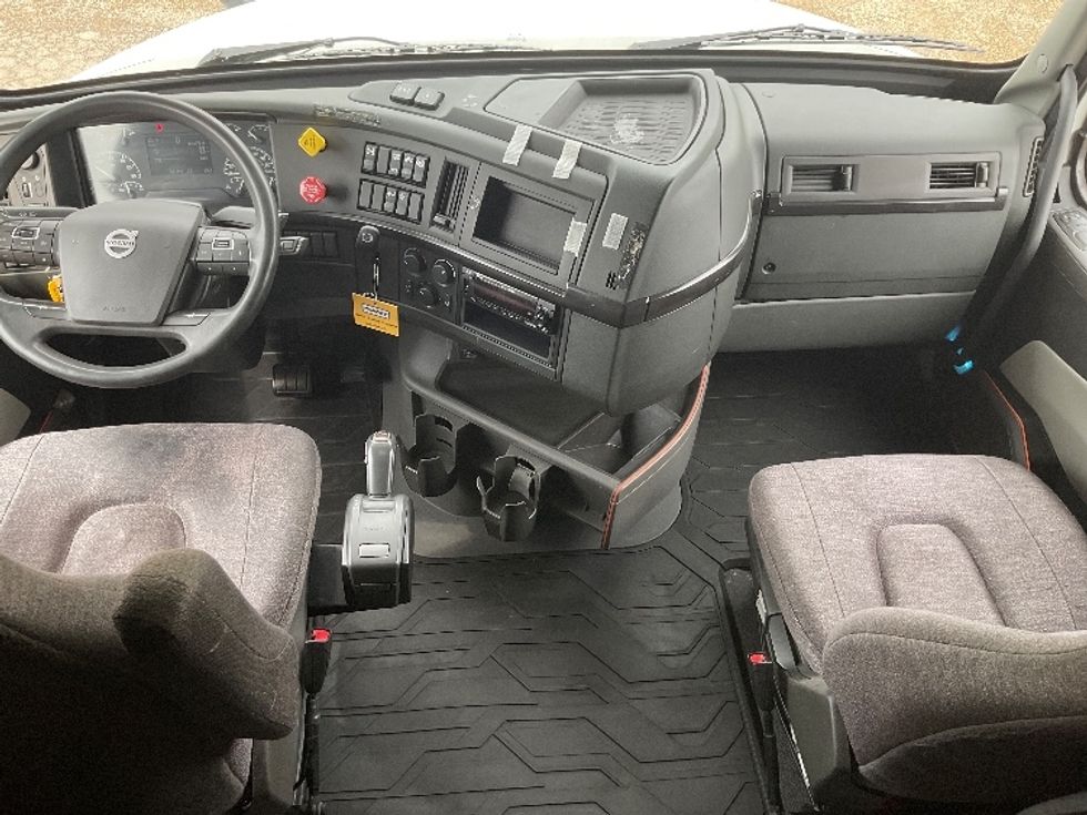 Sleeper Tractor-Heavy Duty Tractors-Volvo-2022-VNL64860-La Porte-IN-431,177\n\t\tmiles-$ 87,000 - Image 12