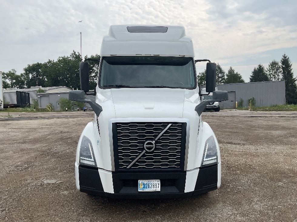 Sleeper Tractor-Heavy Duty Tractors-Volvo-2022-VNL64860-La Porte-IN-431,177\n\t\tmiles-$ 87,000 - Image 2