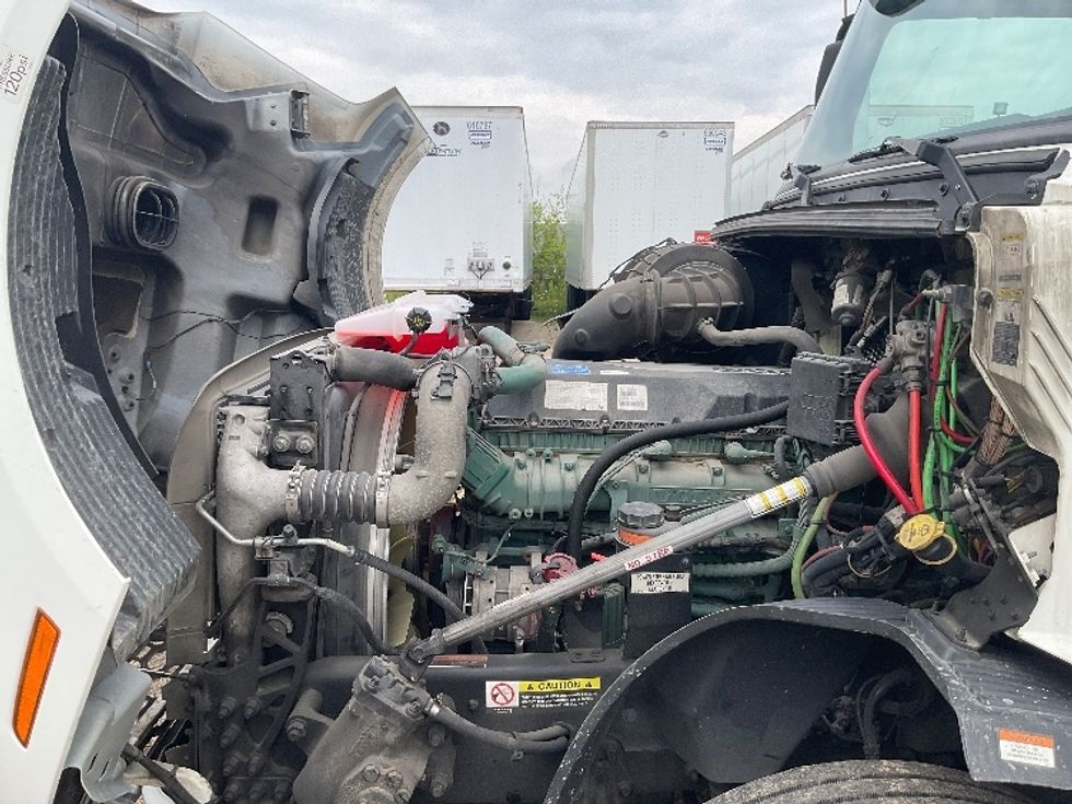 Sleeper Tractor-Heavy Duty Tractors-Volvo-2022-VNL64860-La Porte-IN-431,177\n\t\tmiles-$ 87,000 - Image 21