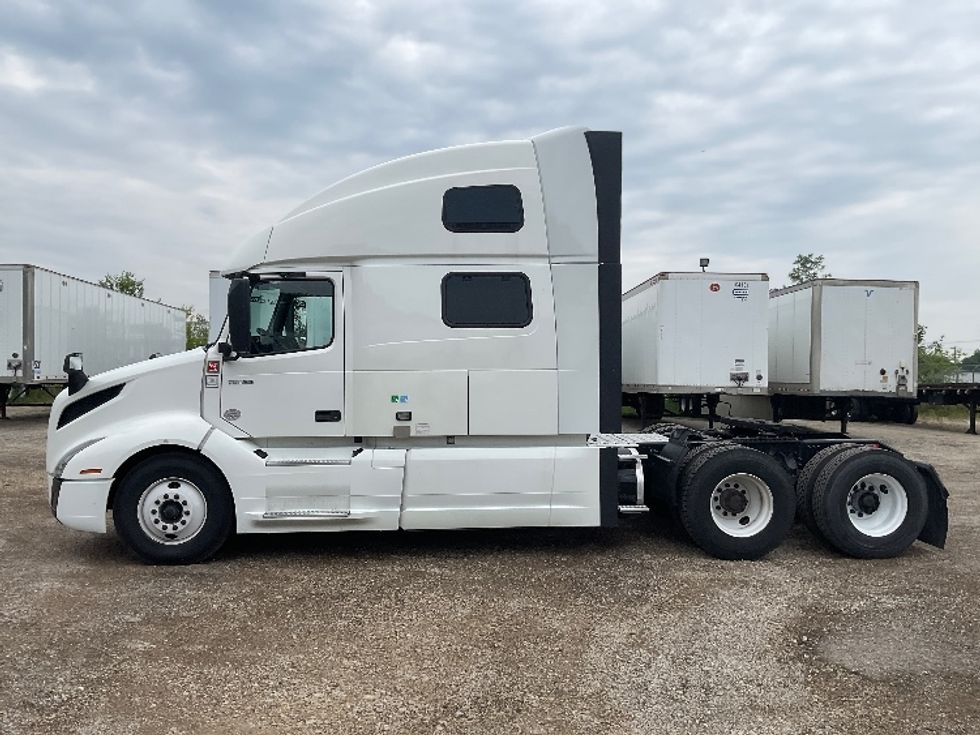 Sleeper Tractor-Heavy Duty Tractors-Volvo-2022-VNL64860-La Porte-IN-431,177\n\t\tmiles-$ 87,000 - Image 4