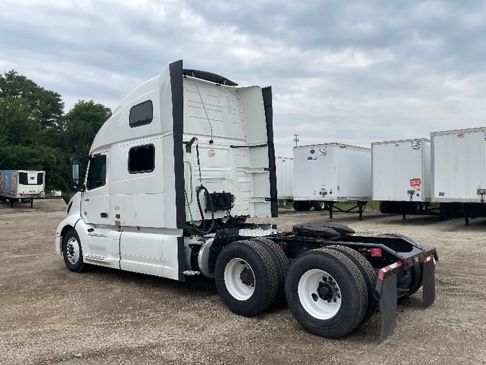 Sleeper Tractor-Heavy Duty Tractors-Volvo-2022-VNL64860-La Porte-IN-431,177\n\t\tmiles-$ 87,000 - Image 5