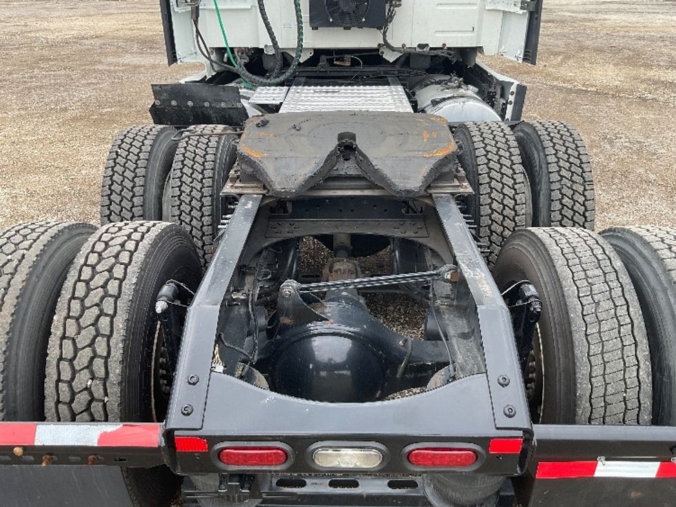Sleeper Tractor-Heavy Duty Tractors-Volvo-2022-VNL64860-La Porte-IN-431,177\n\t\tmiles-$ 87,000 - Image 6