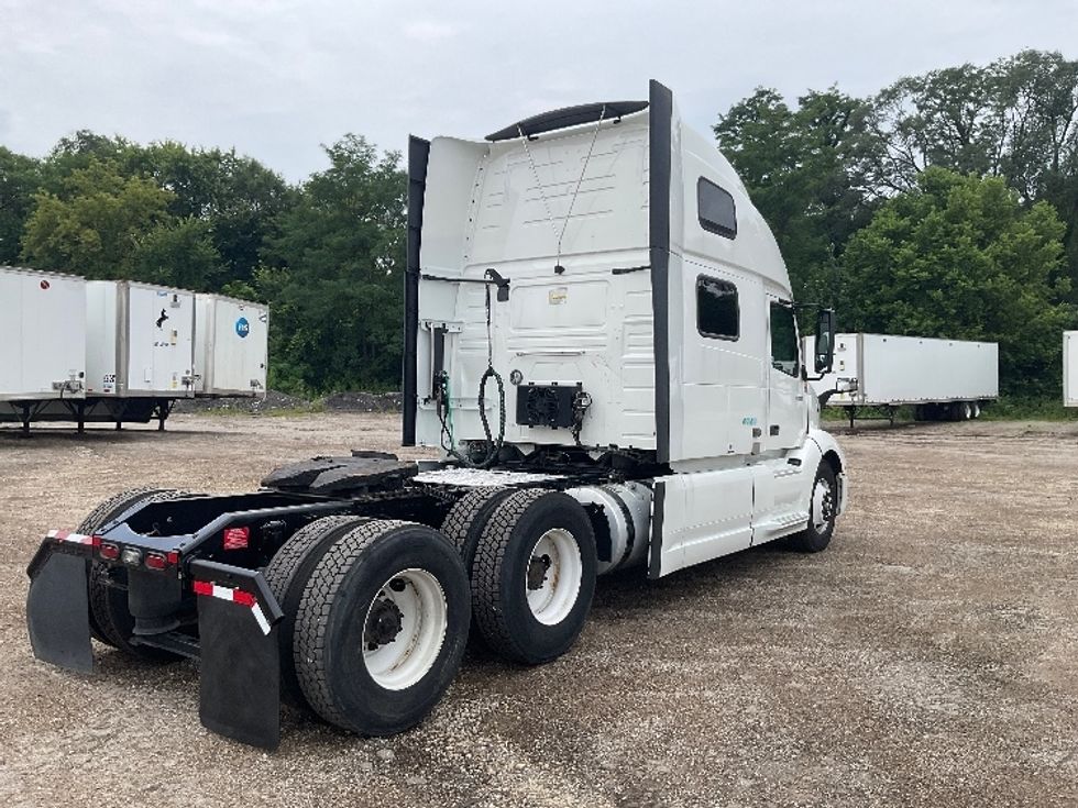 Sleeper Tractor-Heavy Duty Tractors-Volvo-2022-VNL64860-La Porte-IN-431,177\n\t\tmiles-$ 87,000 - Image 7