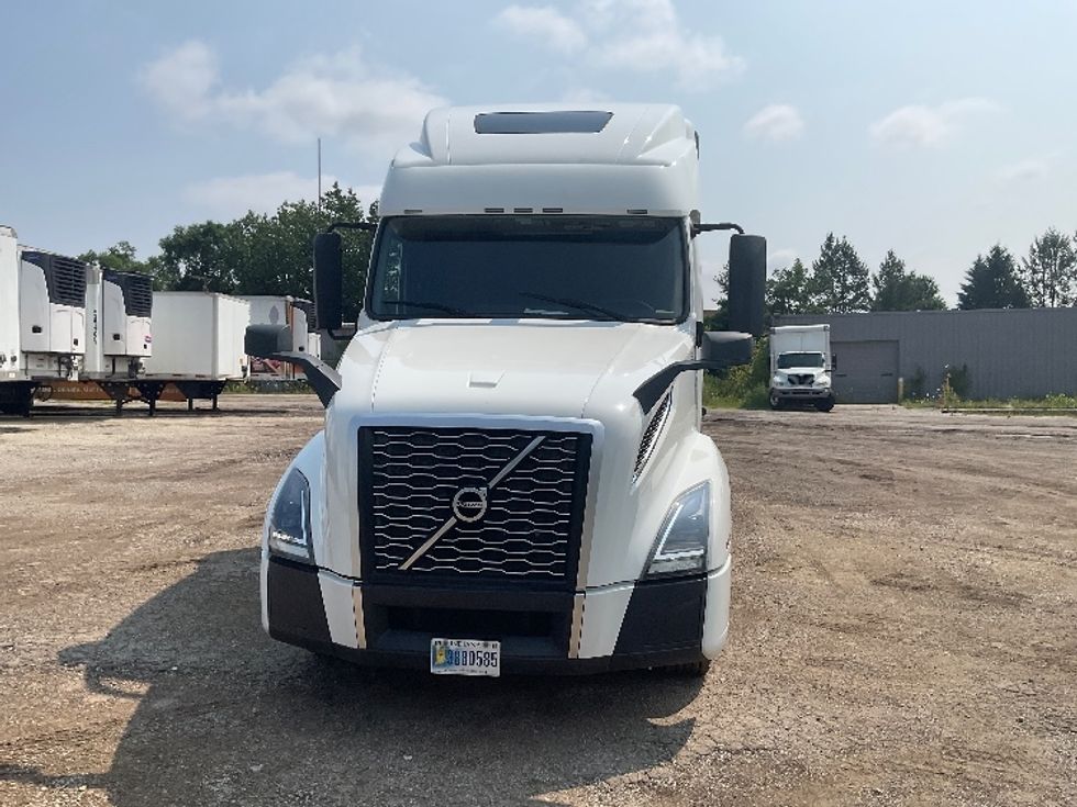 Sleeper Tractor-Heavy Duty Tractors-Volvo-2022-VNL64860-La Porte-IN-454,055\n\t\tmiles-$ 84,500 - Image 2