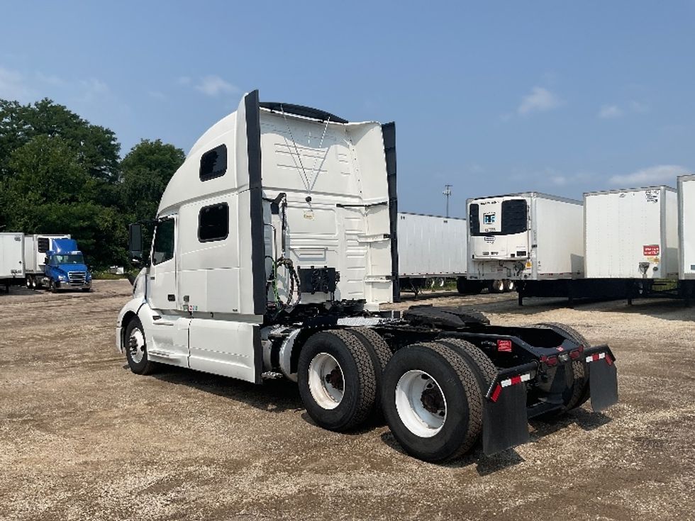 Sleeper Tractor-Heavy Duty Tractors-Volvo-2022-VNL64860-La Porte-IN-454,055\n\t\tmiles-$ 84,500 - Image 5