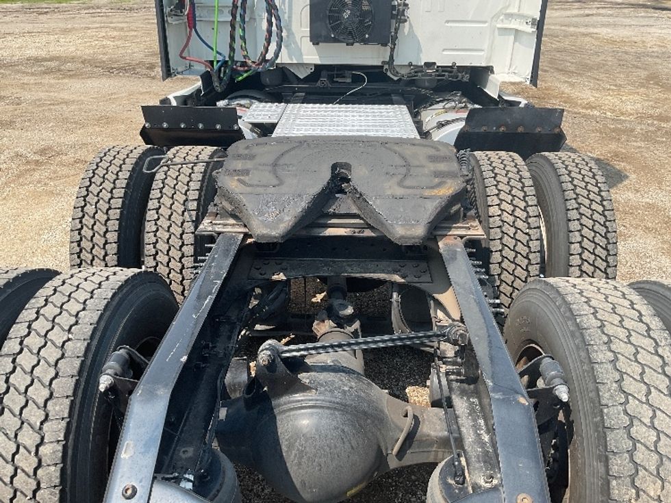 Sleeper Tractor-Heavy Duty Tractors-Volvo-2022-VNL64860-La Porte-IN-454,055\n\t\tmiles-$ 84,500 - Image 6