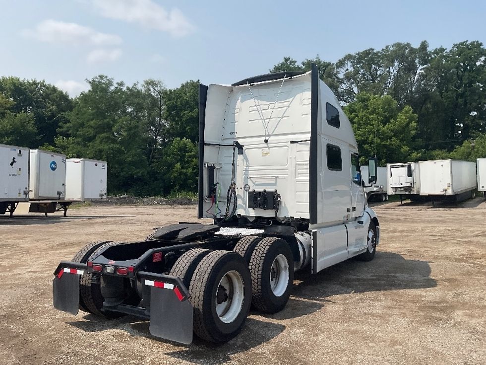 Sleeper Tractor-Heavy Duty Tractors-Volvo-2022-VNL64860-La Porte-IN-454,055\n\t\tmiles-$ 84,500 - Image 7