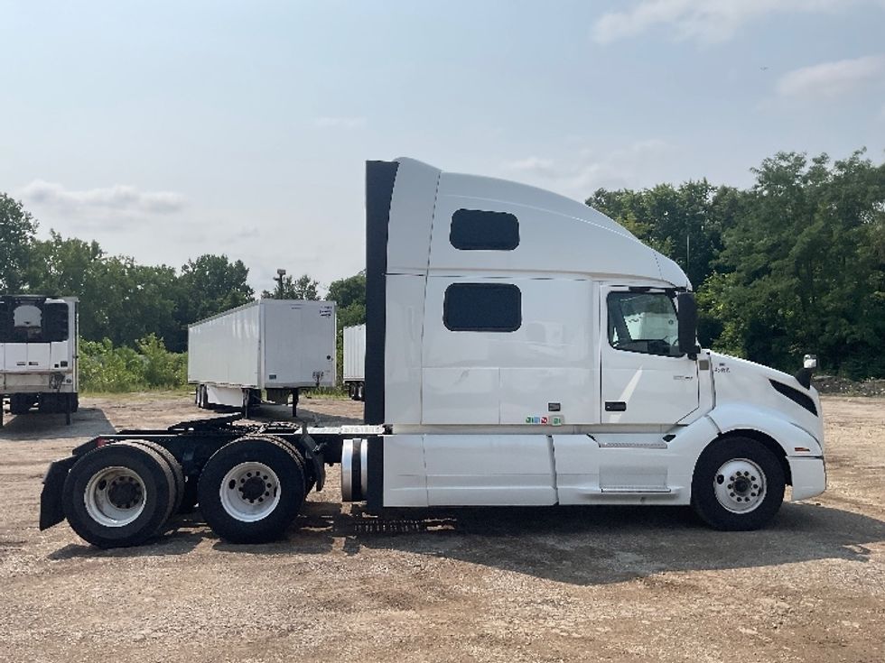 Sleeper Tractor-Heavy Duty Tractors-Volvo-2022-VNL64860-La Porte-IN-454,055\n\t\tmiles-$ 84,500 - Image 8