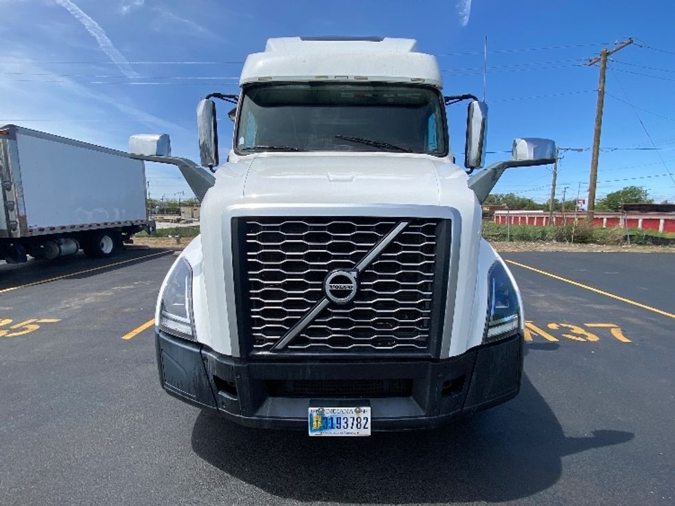 Sleeper Tractor-Heavy Duty Tractors-Volvo-2022-VNL64860-La Porte-IN-530,489\n\t\tmiles-$ 74,000 - Image 2