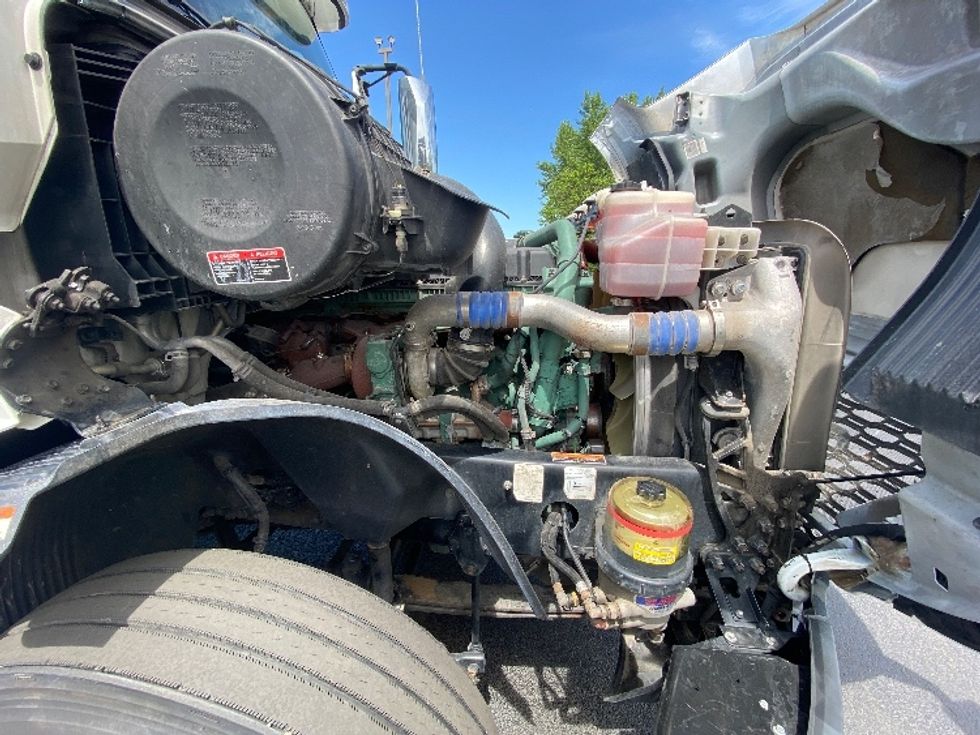 Sleeper Tractor-Heavy Duty Tractors-Volvo-2022-VNL64860-La Porte-IN-530,489\n\t\tmiles-$ 74,000 - Image 20