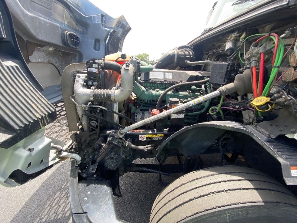 Sleeper Tractor-Heavy Duty Tractors-Volvo-2022-VNL64860-La Porte-IN-530,489\n\t\tmiles-$ 74,000 - Image 21