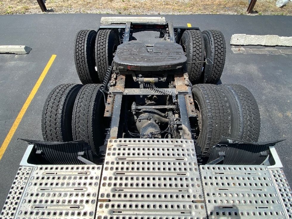 Sleeper Tractor-Heavy Duty Tractors-Volvo-2022-VNL64860-La Porte-IN-530,489\n\t\tmiles-$ 74,000 - Image 22