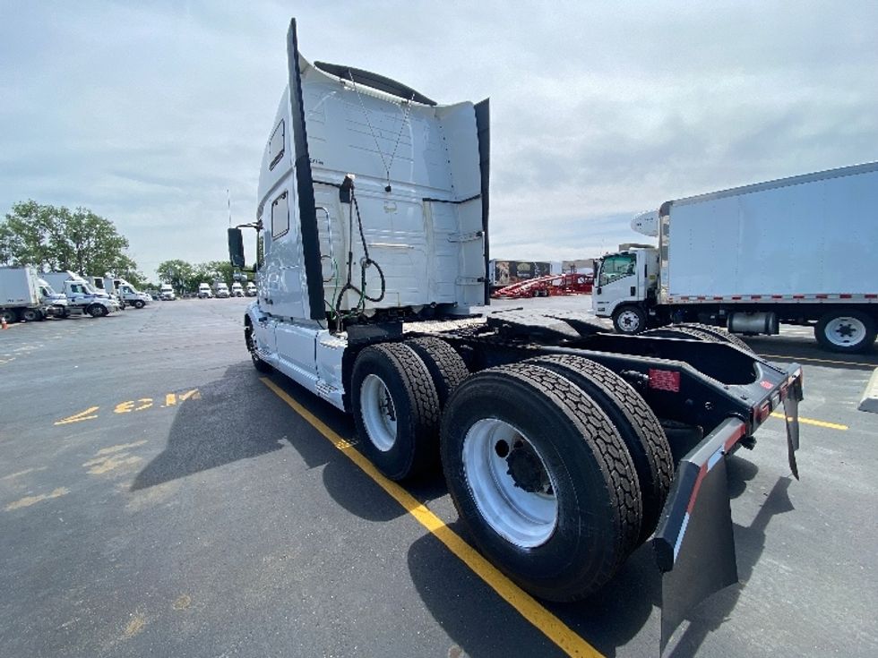 Sleeper Tractor-Heavy Duty Tractors-Volvo-2022-VNL64860-La Porte-IN-530,489\n\t\tmiles-$ 74,000 - Image 5