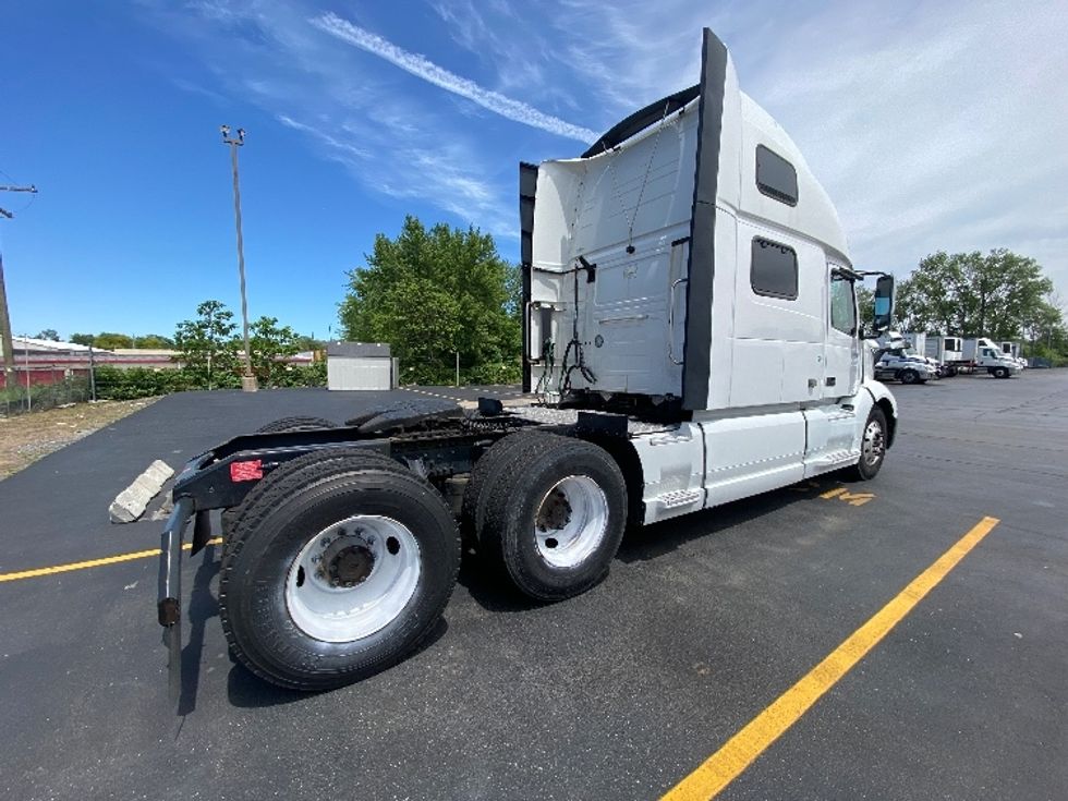 Sleeper Tractor-Heavy Duty Tractors-Volvo-2022-VNL64860-La Porte-IN-530,489\n\t\tmiles-$ 74,000 - Image 7