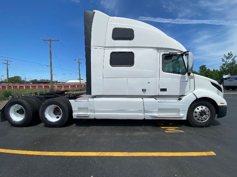 Sleeper Tractor-Heavy Duty Tractors-Volvo-2022-VNL64860-La Porte-IN-530,489\n\t\tmiles-$ 74,000 - Image 8