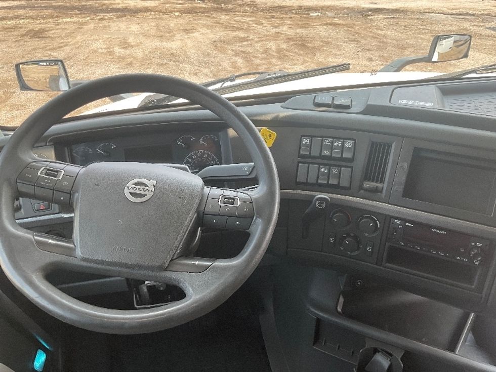 Sleeper Tractor-Heavy Duty Tractors-Volvo-2022-VNL64860-La Porte-IN-537,881\n\t\tmiles-$ 77,000 - Image 11