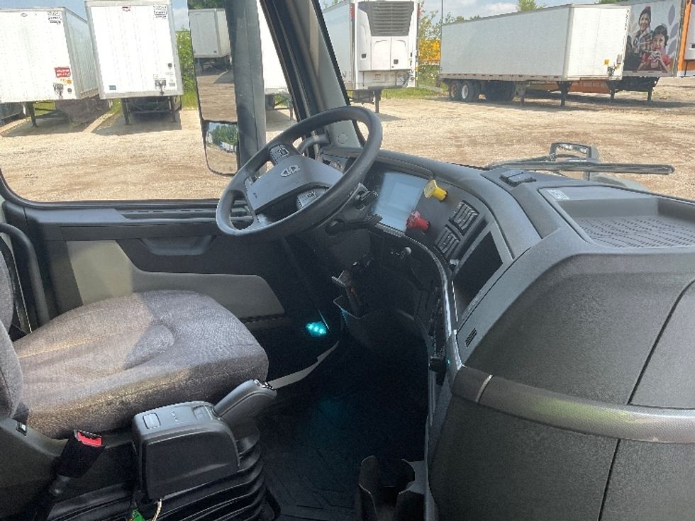 Sleeper Tractor-Heavy Duty Tractors-Volvo-2022-VNL64860-La Porte-IN-537,881\n\t\tmiles-$ 77,000 - Image 15