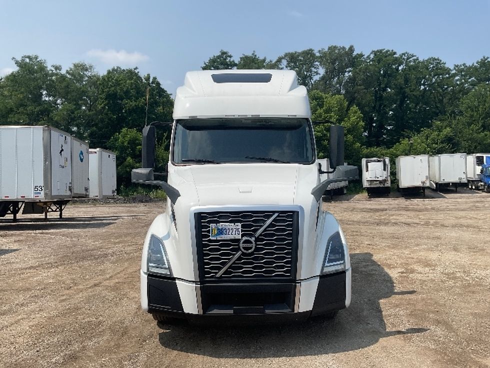 Sleeper Tractor-Heavy Duty Tractors-Volvo-2022-VNL64860-La Porte-IN-537,881\n\t\tmiles-$ 77,000 - Image 2