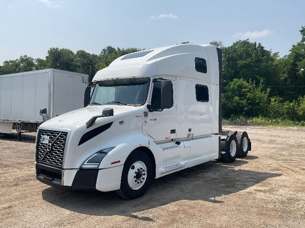 Sleeper Tractor-Heavy Duty Tractors-Volvo-2022-VNL64860-La Porte-IN-537,881\n\t\tmiles-$ 77,000 - Image 3