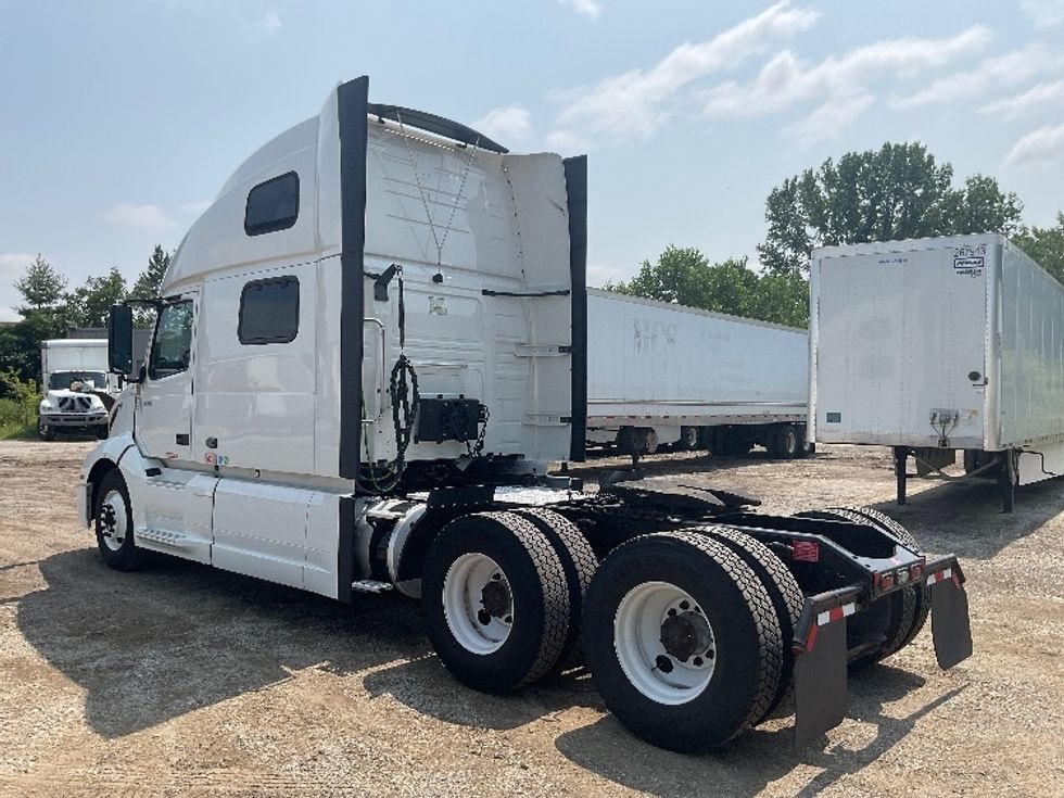 Sleeper Tractor-Heavy Duty Tractors-Volvo-2022-VNL64860-La Porte-IN-537,881\n\t\tmiles-$ 77,000 - Image 5