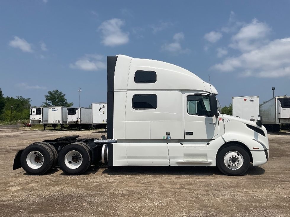 Sleeper Tractor-Heavy Duty Tractors-Volvo-2022-VNL64860-La Porte-IN-537,881\n\t\tmiles-$ 77,000 - Image 8