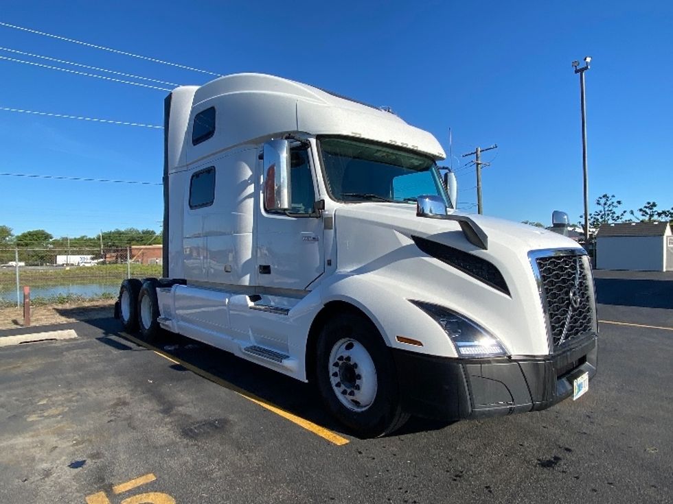 Sleeper Tractor-Heavy Duty Tractors-Volvo-2022-VNL64860-La Porte-IN-545,054\n\t\tmiles-$ 70,000 - Image 1