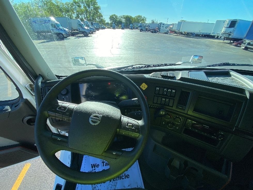 Sleeper Tractor-Heavy Duty Tractors-Volvo-2022-VNL64860-La Porte-IN-545,054\n\t\tmiles-$ 70,000 - Image 11
