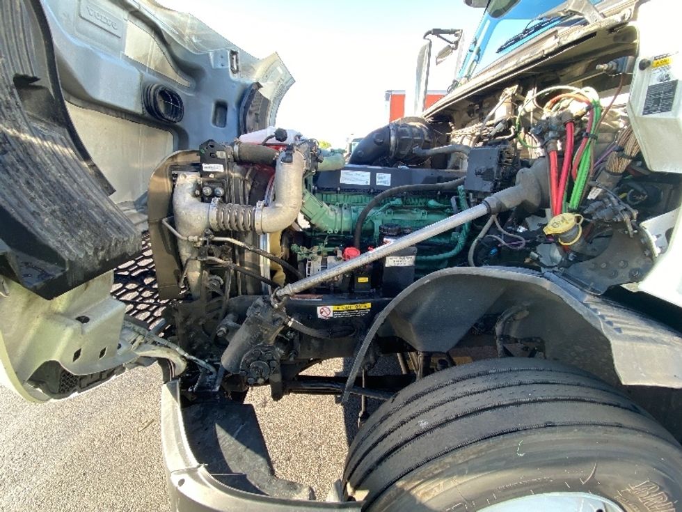 Sleeper Tractor-Heavy Duty Tractors-Volvo-2022-VNL64860-La Porte-IN-545,054\n\t\tmiles-$ 70,000 - Image 21