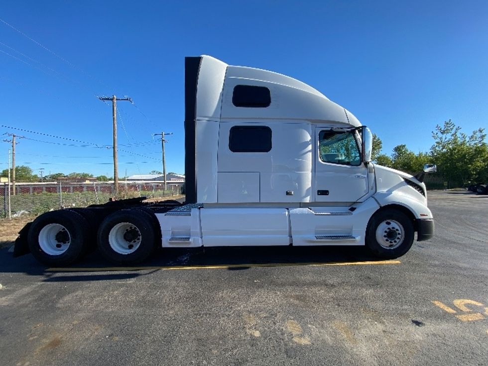 Sleeper Tractor-Heavy Duty Tractors-Volvo-2022-VNL64860-La Porte-IN-545,054\n\t\tmiles-$ 70,000 - Image 8