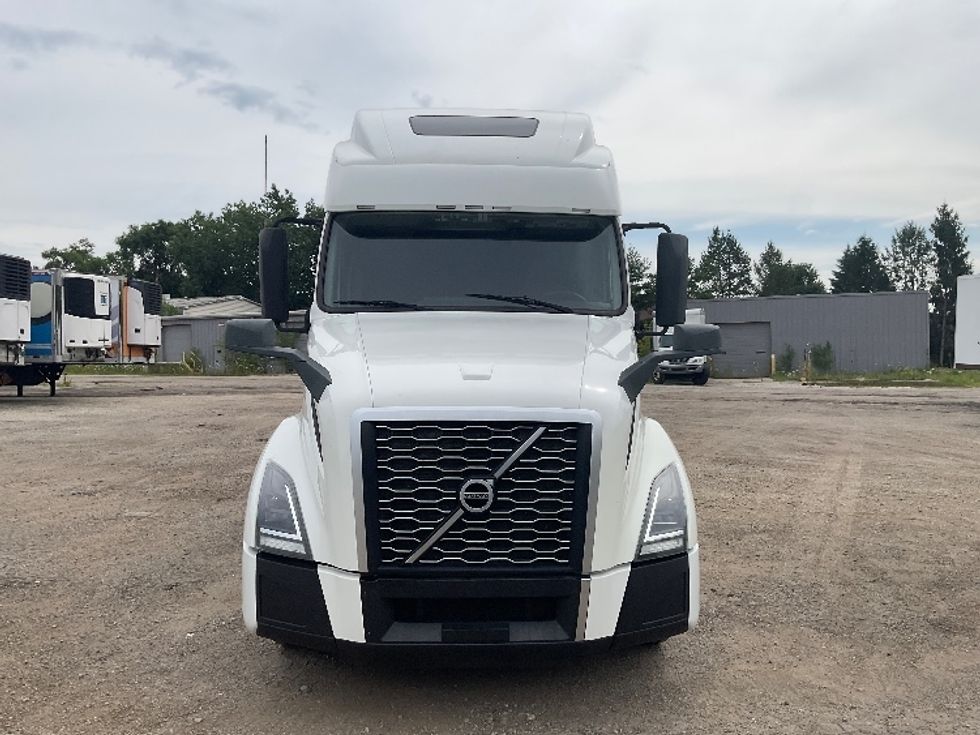 Sleeper Tractor-Heavy Duty Tractors-Volvo-2022-VNL64860-La Porte-IN-582,238\n\t\tmiles-$ 72,000 - Image 2