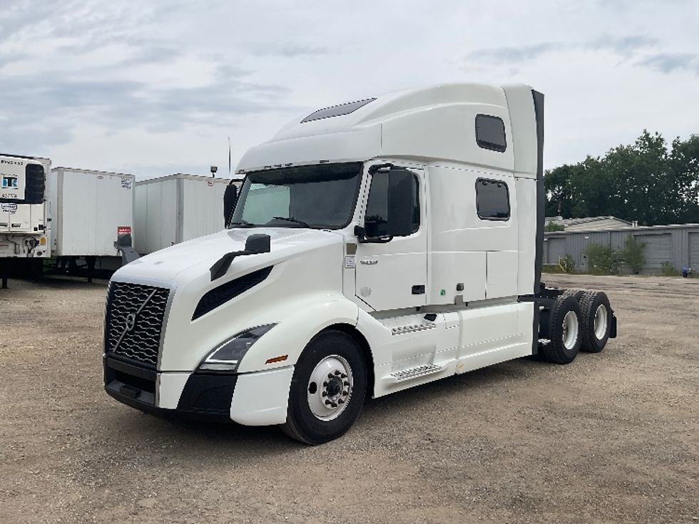 Sleeper Tractor-Heavy Duty Tractors-Volvo-2022-VNL64860-La Porte-IN-582,238\n\t\tmiles-$ 72,000 - Image 3