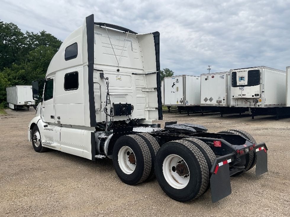 Sleeper Tractor-Heavy Duty Tractors-Volvo-2022-VNL64860-La Porte-IN-582,238\n\t\tmiles-$ 72,000 - Image 5