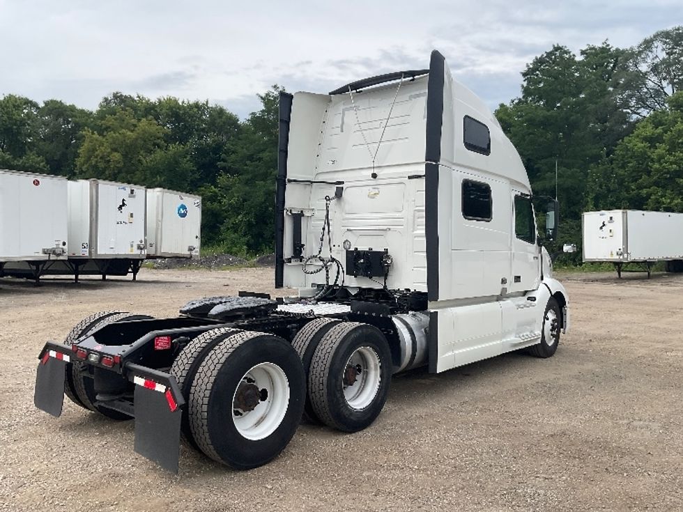 Sleeper Tractor-Heavy Duty Tractors-Volvo-2022-VNL64860-La Porte-IN-582,238\n\t\tmiles-$ 72,000 - Image 7