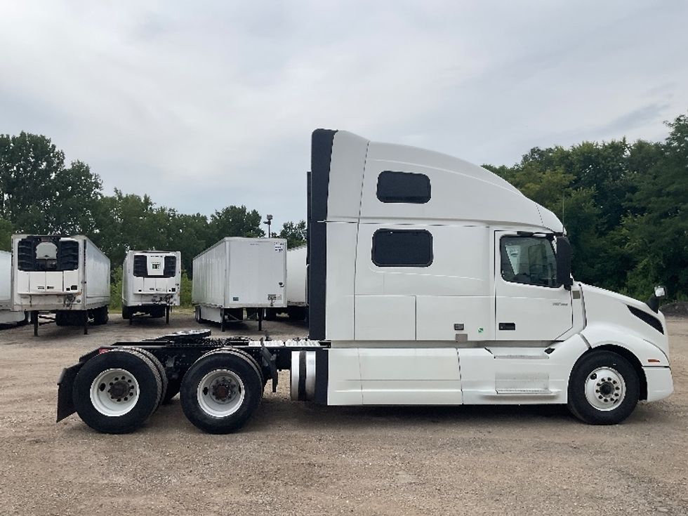 Sleeper Tractor-Heavy Duty Tractors-Volvo-2022-VNL64860-La Porte-IN-582,238\n\t\tmiles-$ 72,000 - Image 8