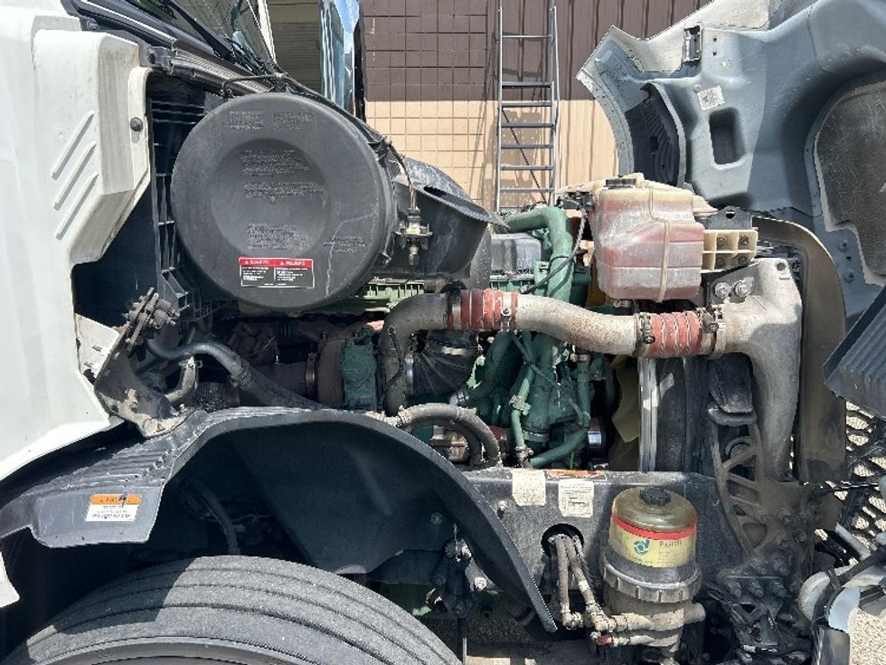 Sleeper Tractor-Heavy Duty Tractors-Volvo-2022-VNL64860-Lansing-MI-673,144\n\t\tmiles-$ 62,000 - Image 20