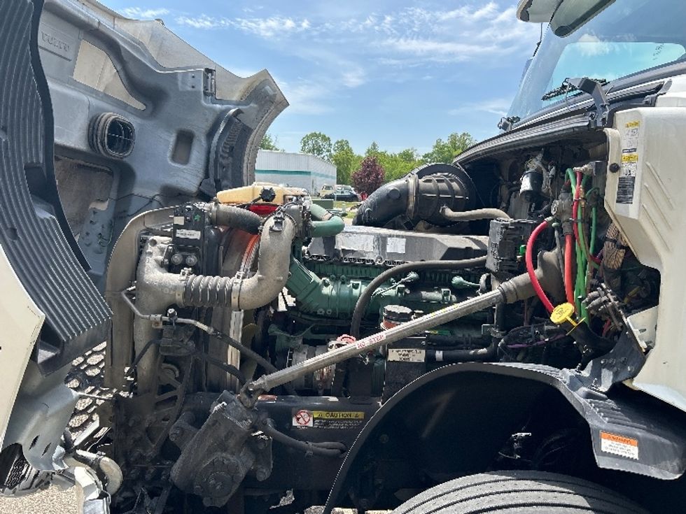 Sleeper Tractor-Heavy Duty Tractors-Volvo-2022-VNL64860-Lansing-MI-673,144\n\t\tmiles-$ 62,000 - Image 21