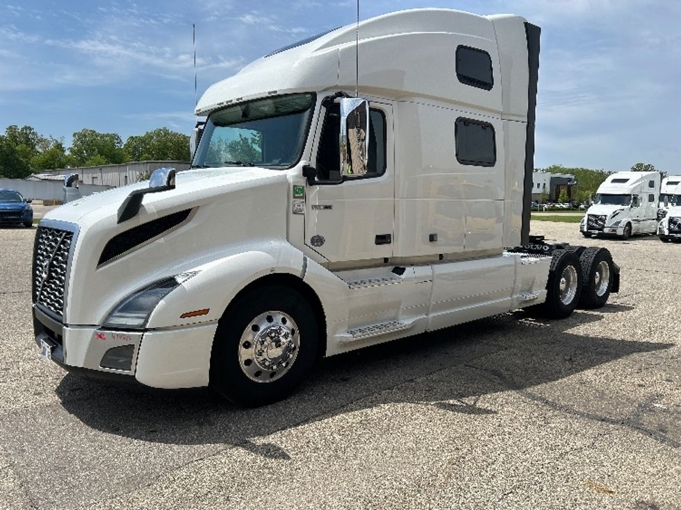 Sleeper Tractor-Heavy Duty Tractors-Volvo-2022-VNL64860-Lansing-MI-673,144\n\t\tmiles-$ 62,000 - Image 3