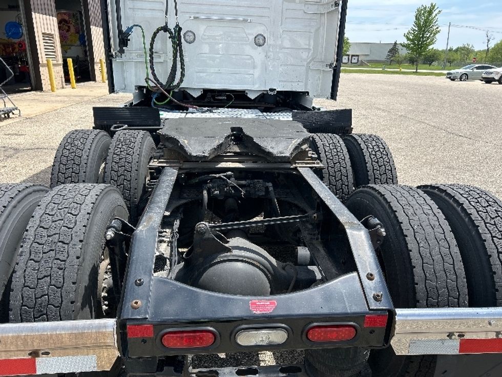 Sleeper Tractor-Heavy Duty Tractors-Volvo-2022-VNL64860-Lansing-MI-673,144\n\t\tmiles-$ 62,000 - Image 6