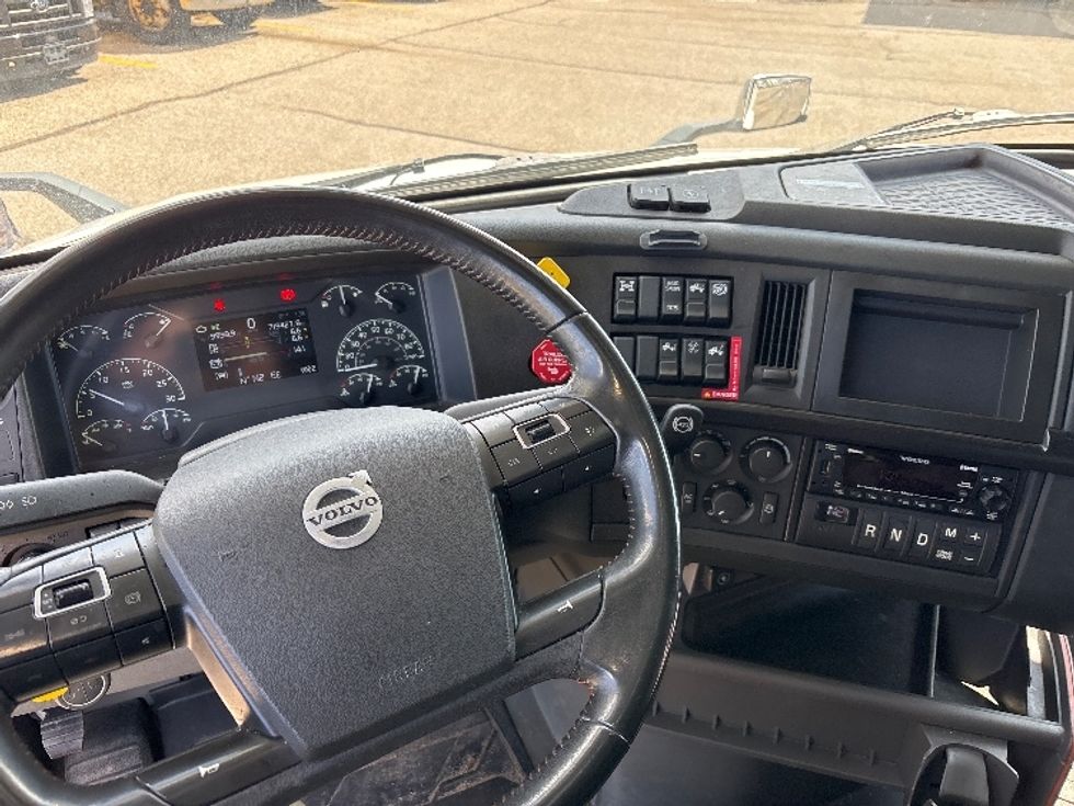 Sleeper Tractor-Heavy Duty Tractors-Volvo-2022-VNL64860-Lansing-MI-719,421\n\t\tmiles-$ 52,250 - Image 11