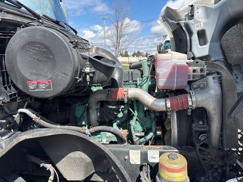 Sleeper Tractor-Heavy Duty Tractors-Volvo-2022-VNL64860-Lansing-MI-719,421\n\t\tmiles-$ 52,250 - Image 20