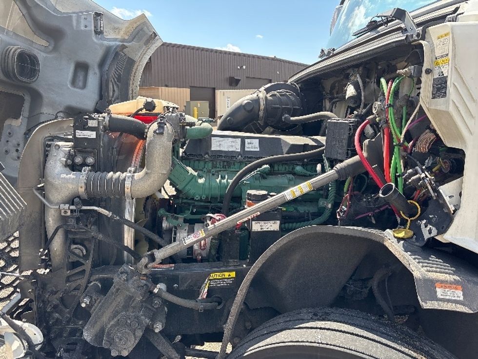 Sleeper Tractor-Heavy Duty Tractors-Volvo-2022-VNL64860-Lansing-MI-719,421\n\t\tmiles-$ 52,250 - Image 21
