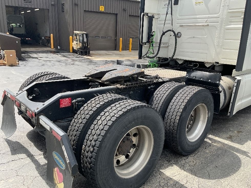 Sleeper Tractor-Heavy Duty Tractors-Volvo-2022-VNL64860-Mount Pleasant-PA-443,421\n\t\tmiles-$ 85,250 - Image 22